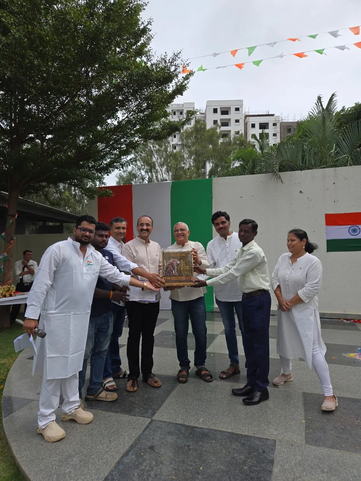The Lalbagh garden award being presented to KLAOA representatives at Klassik Landmark
